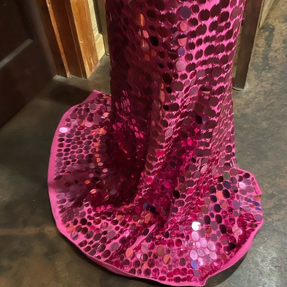 Stunning Sherri Hill dress in magenta! Glass beading - Picture 6 of 9